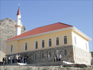 مسجد مدينة سوداك بعد إعادة بنائه مساجد القرم الأثرية تعود إلى الحياة