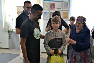 The grocery bags (each weighing more than 10 kg) were distributed to needy families on the eve of the holy month Ramadan comes — "Al-Manar" supports
