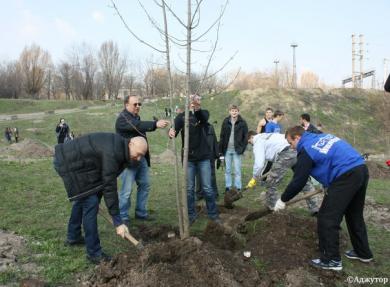 Muslims, Christians and Jews of Dnipropetrovsk working side by side, to arrange a park on a dump area Muslims, Christians and Jews of Dnipropetrovsk working side by side, to arrange a park on a dump area