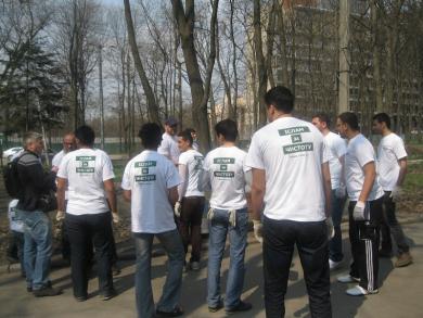 Ukrainian Muslims join the rows of volunteers cleaning Ukrainian localities from waste and garbage