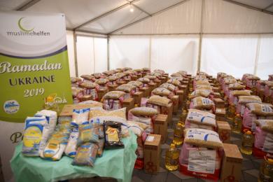 продуктові набори від німецького фонду Muslimehelfen — українським одновірцям