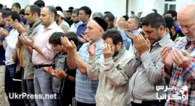 دعاء الوتر في مسجد النور التابع للمركز الإسلامي بكييف مع "الرائد" خلال شهر رمضان المبارك في أوكرانيا.. ألوان ثقافات وأمل بانتهاء أزمة (صور)